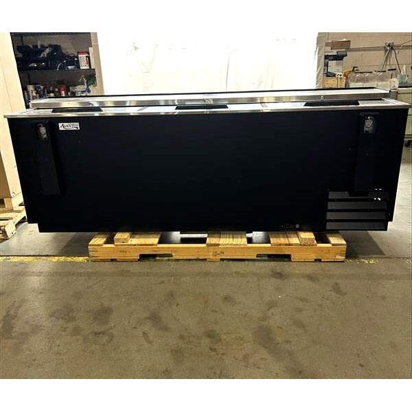 Scratch and Dent Avantco HBB-95-HC 95" Black Horizontal Bottle Cooler