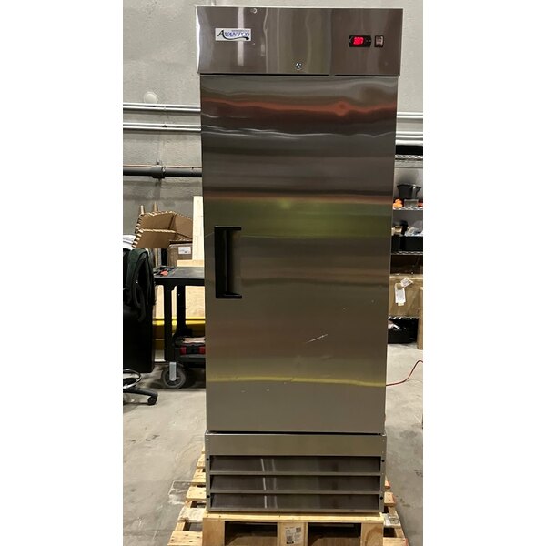 Scratch and Dent Avantco A-23R-HC 29" Solid Door Reach-In Refrigerator
