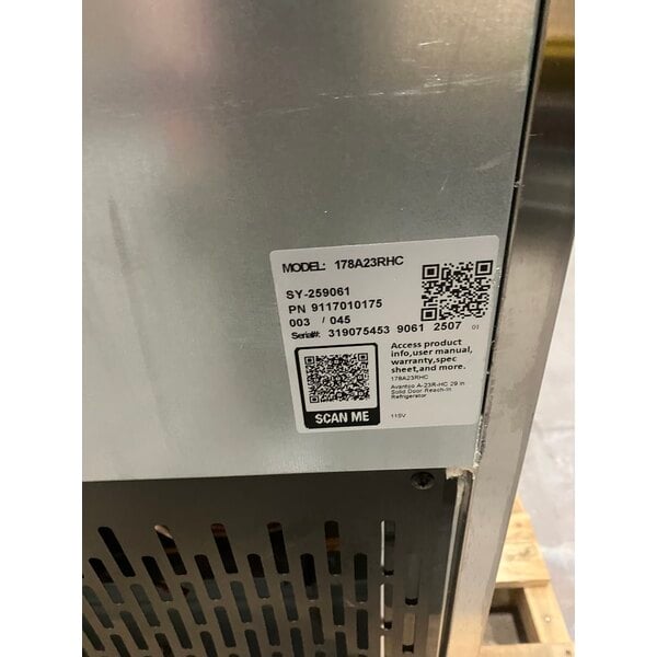 Scratch and Dent Avantco A-23R-HC 29" Solid Door Reach-In Refrigerator