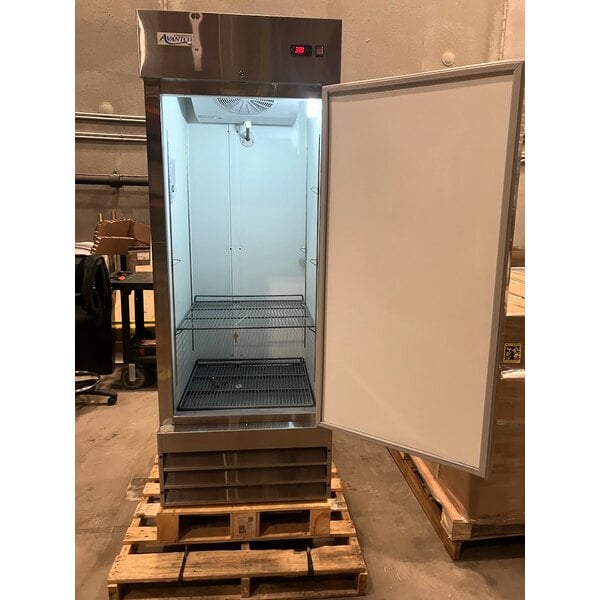 Scratch and Dent Avantco A-23R-HC 29" Solid Door Reach-In Refrigerator