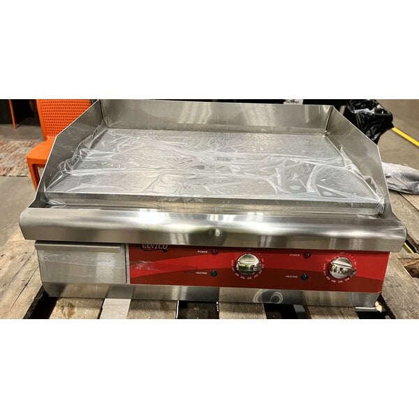 Scratch and Dent Avantco EG24N 24" Electric Countertop Griddle - 208/240V, 2675W-3560W