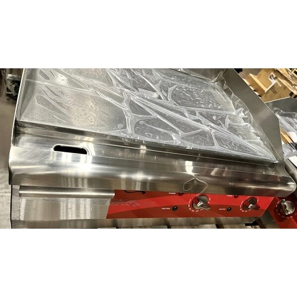 Scratch and Dent Avantco EG24N 24" Electric Countertop Griddle - 208/240V, 2675W-3560W