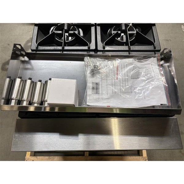 Scratch and Dent Cooking Performance Group S24-N Natural Gas 4 Burner 24" Range with Space Saver Oven - 150,000 BTU