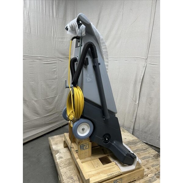 Scratch and Dent Advance CarpeTriever 28 56330020 28" Wide Area Vacuum - 120V