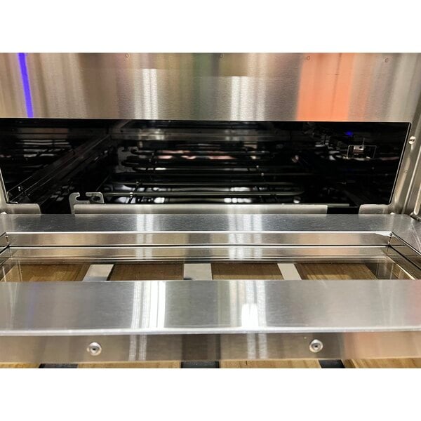 Scratch and Dent Avantco DPO-18-S Single Deck Countertop Pizza/Bakery Oven - 1700W, 120V
