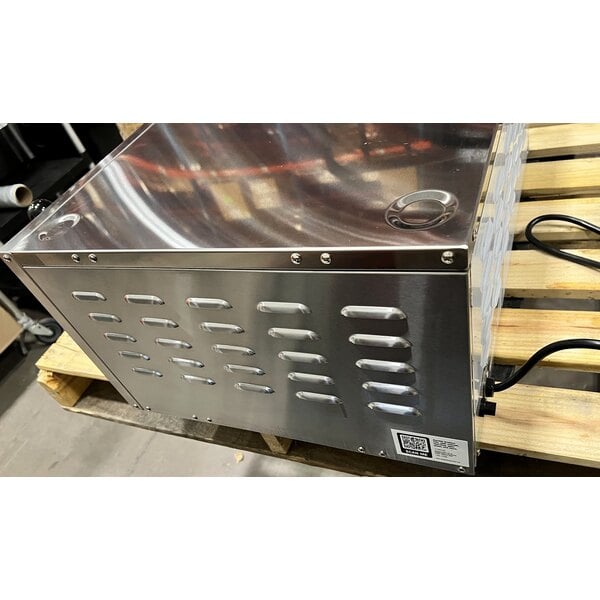 Scratch and Dent Avantco DPO-18-S Single Deck Countertop Pizza/Bakery Oven - 1700W, 120V