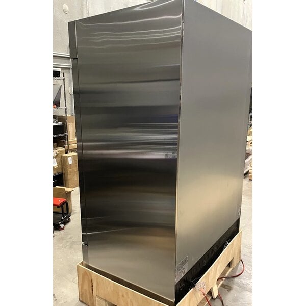 Scratch and Dent Avantco A-49R-HC 54" Solid Door Reach-In Refrigerator