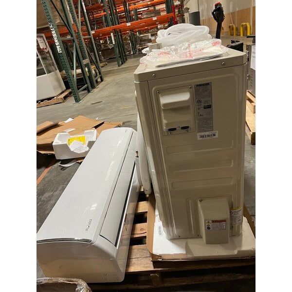 Scratch and Dent Pioneer Diamante Pro WYT-20 WYT036GLSI20RL High Wall-Mounted Ductless Mini Split AC / Heat Pump System - 19 SEER2, 36,000 BTU, 208-230V