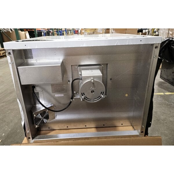 Scratch and Dent Blodgett ZEPHAIRE-100-E Single Deck Full Size Standard Depth Electric Convection Oven with Draft Diverter -220/240V, 3 Phase, 11kW