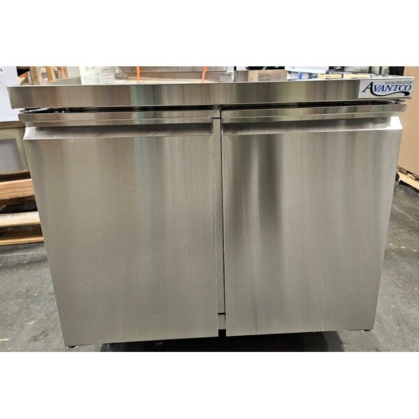 Scratch and Dent Avantco SS-UC-36R-HC 36" Stainless Steel ADA Height Undercounter Refrigerator