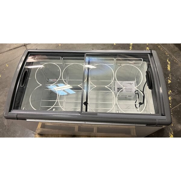 Scratch and Dent Beverage-Air BDC-HC-8 Hydrocarbon Series 50" Ice Cream Dipping Cabinet