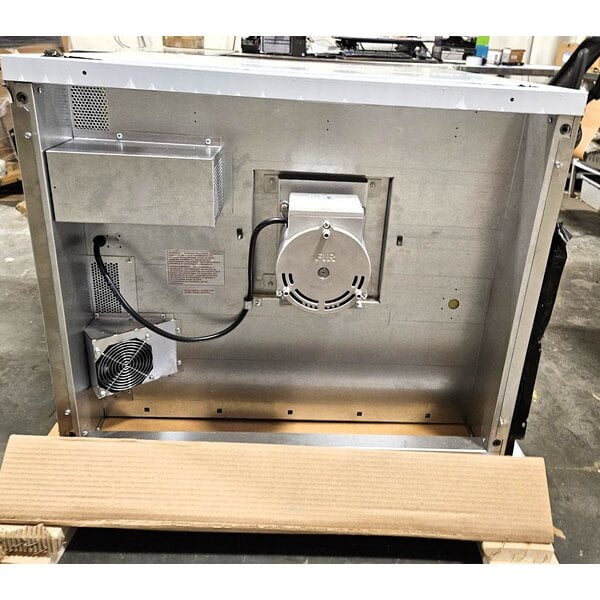 Scratch and Dent Blodgett ZEPHAIRE-100-E Single Deck Full Size Standard Depth Electric Convection Oven with Draft Diverter -220/240V, 3 Phase, 11kW