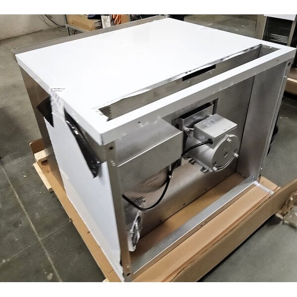 Scratch and Dent Blodgett ZEPHAIRE-100-E Single Deck Full Size Standard Depth Electric Convection Oven with Draft Diverter -220/240V, 3 Phase, 11kW