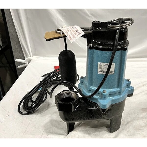 Scratch and Dent Little Giant 10SC Series 511431 2" Automatic Sewage / Effluent Pump with Integral Snap-Action Float Switch - 115V, 1 Phase, 1230W