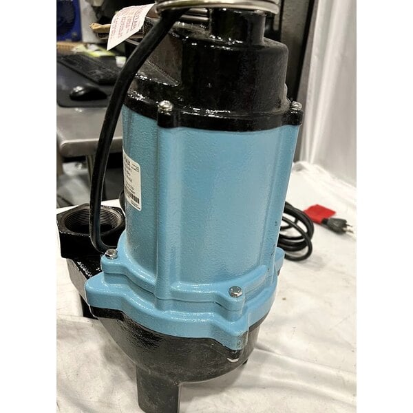 Scratch and Dent Little Giant 10SC Series 511431 2" Automatic Sewage / Effluent Pump with Integral Snap-Action Float Switch - 115V, 1 Phase, 1230W