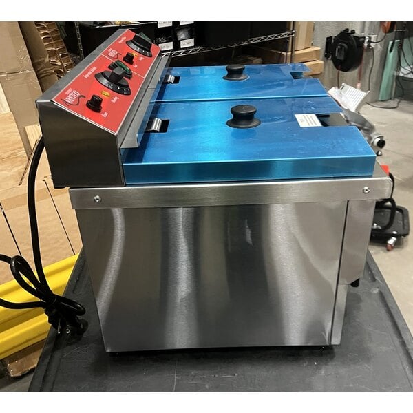 Scratch and Dent Avantco F202 30 lb. Dual Tank Medium-Duty Electric Countertop Fryer - 208-240V, 5400/7200W