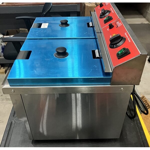 Scratch and Dent Avantco F202 30 lb. Dual Tank Medium-Duty Electric Countertop Fryer - 208-240V, 5400/7200W
