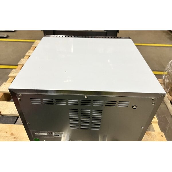 Scratch and Dent Avantco CO-14 Quarter Size Countertop Convection Oven, 0.8 Cu. Ft. - 120V, 1440W