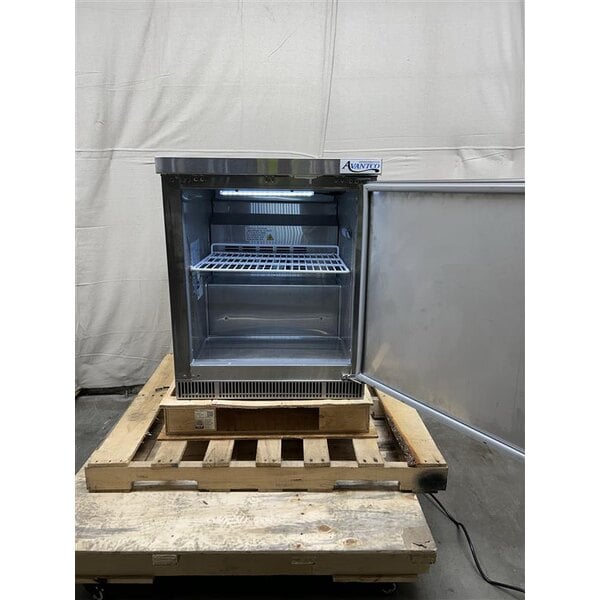 Scratch and Dent Merrychef eikon e1s Classic High-Speed Accelerated Cooking Countertop Oven - 208/240V