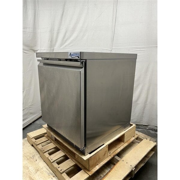 Scratch and Dent Merrychef eikon e1s Classic High-Speed Accelerated Cooking Countertop Oven - 208/240V