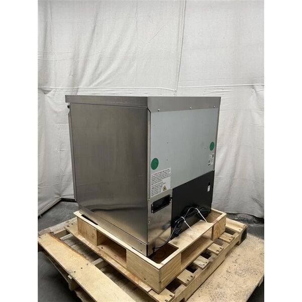 Scratch and Dent Merrychef eikon e1s Classic High-Speed Accelerated Cooking Countertop Oven - 208/240V