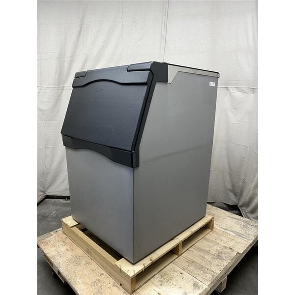 Scratch and Dent Avantco Ice BIN54030 30" Ice Storage Bin with Plastic Exterior - 536 lb.