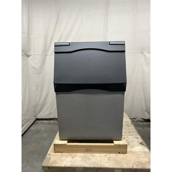 Scratch and Dent Avantco Ice BIN54030 30" Ice Storage Bin with Plastic Exterior - 536 lb.