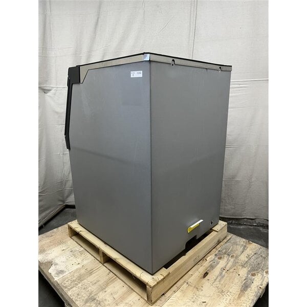Scratch and Dent Avantco Ice BIN54030 30" Ice Storage Bin with Plastic Exterior - 536 lb.