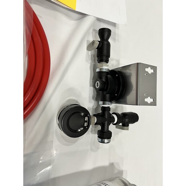 Scratch and Dent Hoshizaki H9320-51 Single Cartridge Filtration System - 0.5 Micron Rating and 2 GPM