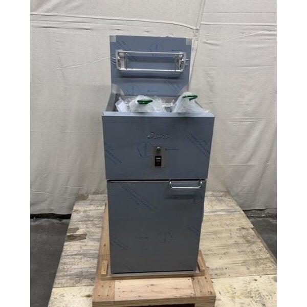 Scratch and Dent Dean by Frymaster SR114E Super Runner Economy 40 lb. Electric Floor Fryer - 240V, 1 Phase