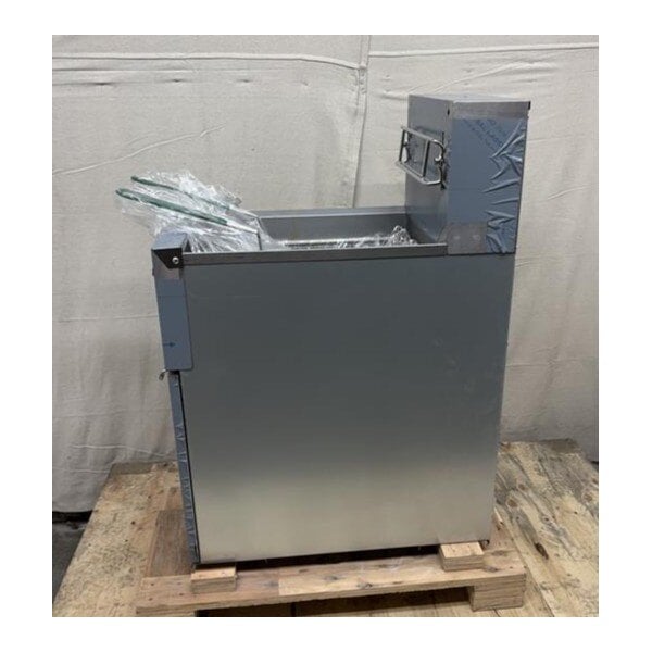 Scratch and Dent Dean by Frymaster SR114E Super Runner Economy 40 lb. Electric Floor Fryer - 240V, 1 Phase