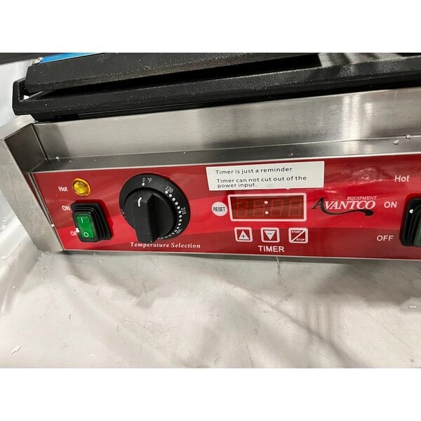Scratch and Dent Avantco PG400ST Commercial Dual Panini Sandwich Grill with Timer, Smooth Plates, and 19 5/8" x 9 1/8" Cooking Surface - 120V, 3500W
