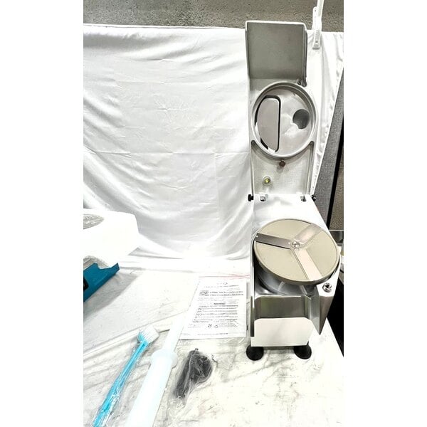 Scratch and Dent AvaMix CFP5D Continuous Feed Food Processor with 5 Discs - 3/4 hp