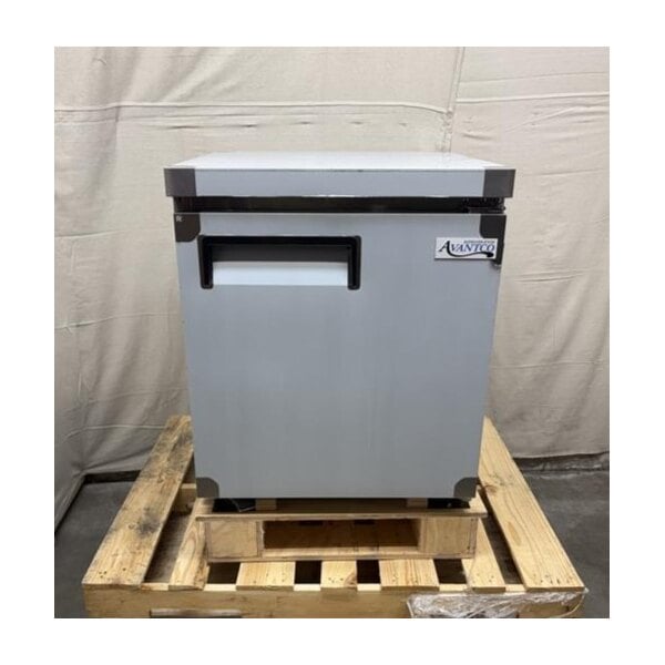 Scratch and Dent Avantco AU-27R 27" Undercounter Refrigerator
