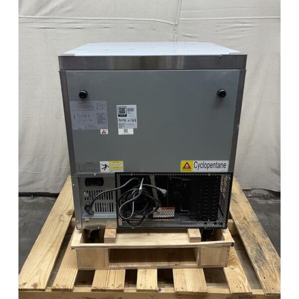 Scratch and Dent Avantco AU-27R 27" Undercounter Refrigerator