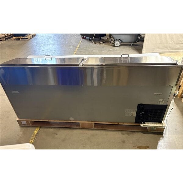 Scratch and Dent Avantco SSPPT-3 94" 3 Door Refrigerated Pizza Prep Table