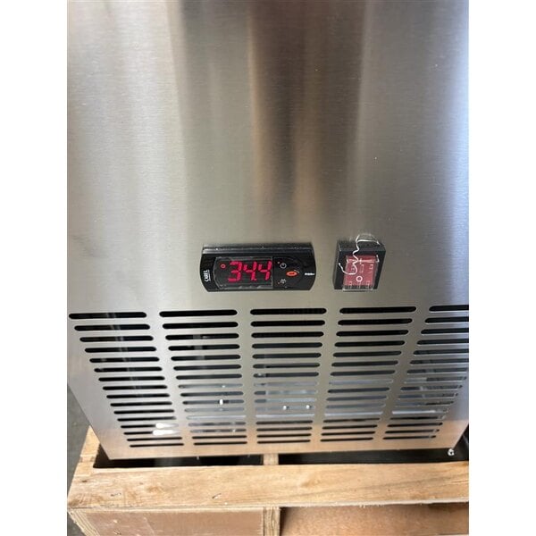 Scratch and Dent Avantco SSPPT-3 94" 3 Door Refrigerated Pizza Prep Table