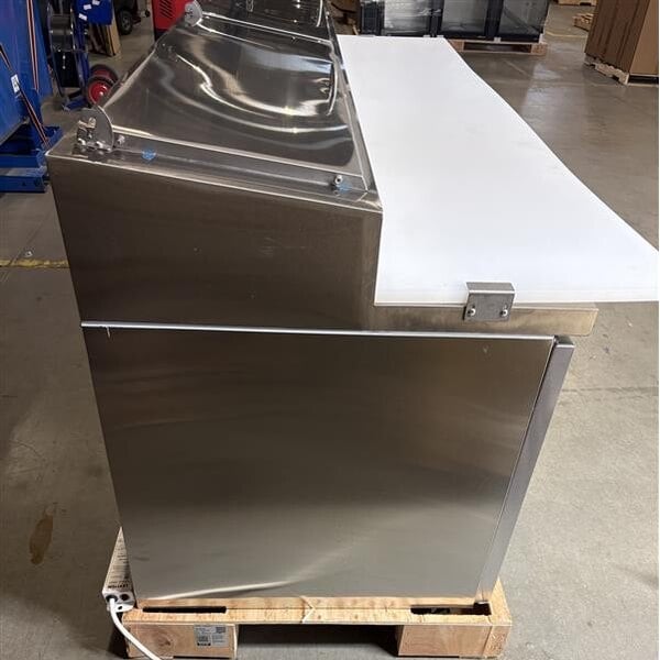 Scratch and Dent Avantco SSPPT-3 94" 3 Door Refrigerated Pizza Prep Table