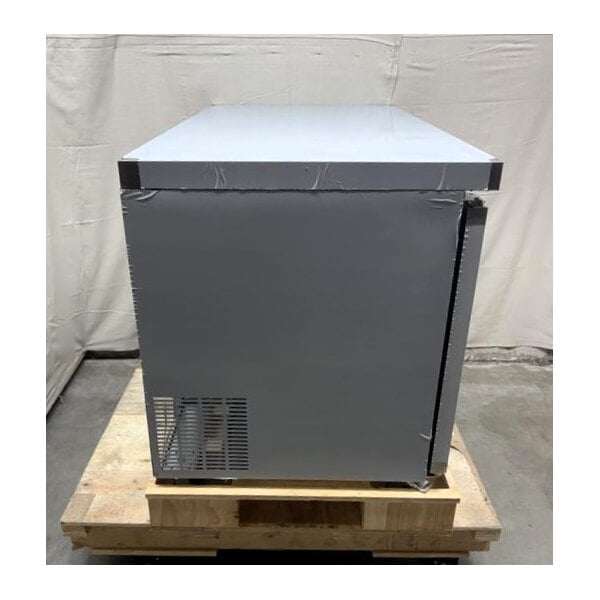 Scratch and Dent Avantco AU-60R 60" Undercounter Refrigerator