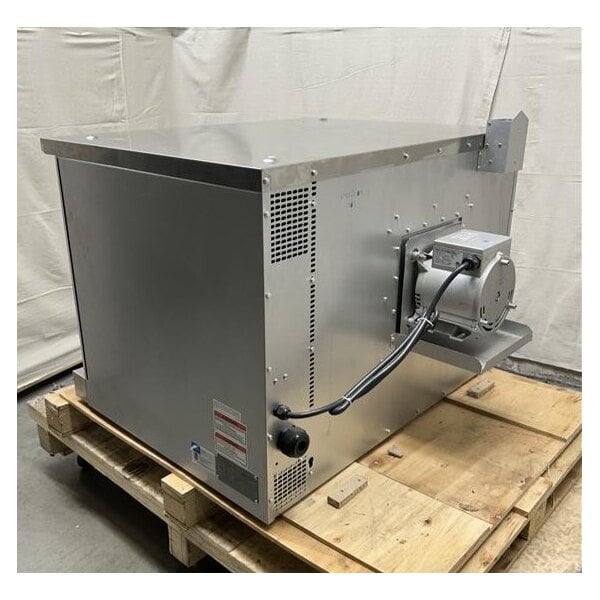 Scratch and Dent MainStreet Equipment EC1-C Single Deck Electric Full Size Convection Oven with Legs - 208V, 3 / 1 Phase, 11 kW