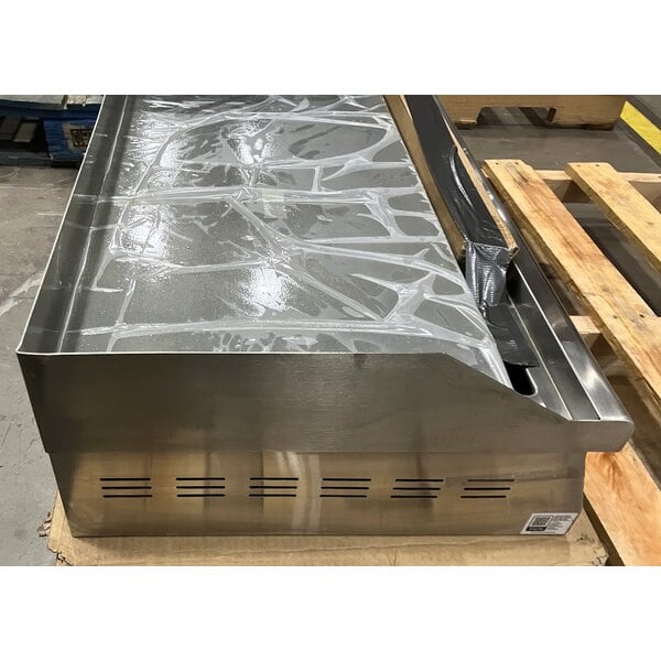 Scratch and Dent Avantco EG30N 30" Electric Countertop Griddle - 208/240V, 3375W-4500W