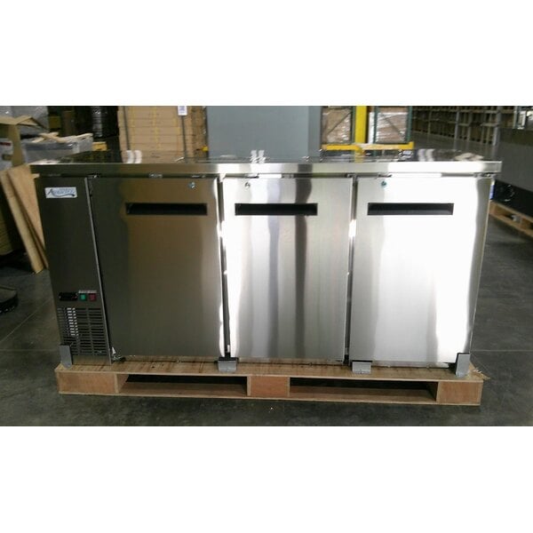 Scratch and Dent Avantco UDD-72-HC-S (2) Double Tap Kegerator Beer Dispenser - Stainless Steel, (3) 1/2 Keg Capacity