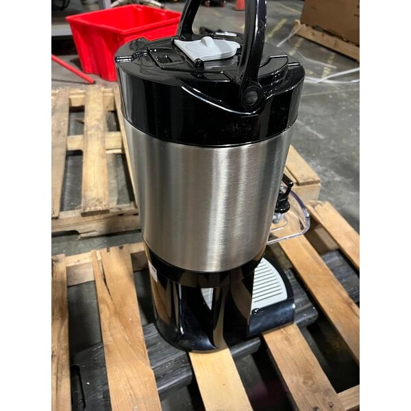 Scratch and Dent Fetco L4D-15 Luxus 1.5 Gallon Stainless Steel Coffee Server with Stand