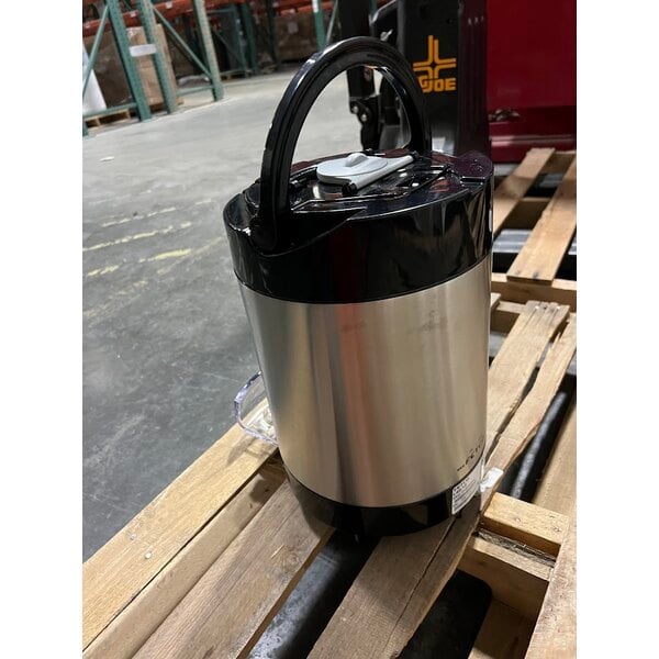 Scratch and Dent Fetco L4S-15 Luxus 1.5 Gallon Stainless Steel Coffee Server