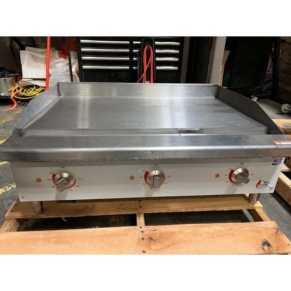 Scratch and Dent Cooking Performance Group G-CPG-36-M 36" Electric Countertop Griddle - 9,000W / 12,000W, 208 / 240V
