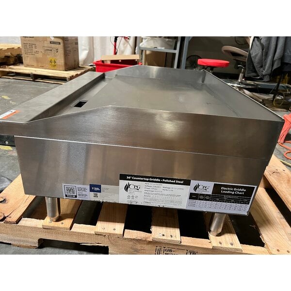 Scratch and Dent Cooking Performance Group G-CPG-36-M 36" Electric Countertop Griddle - 9,000W / 12,000W, 208 / 240V
