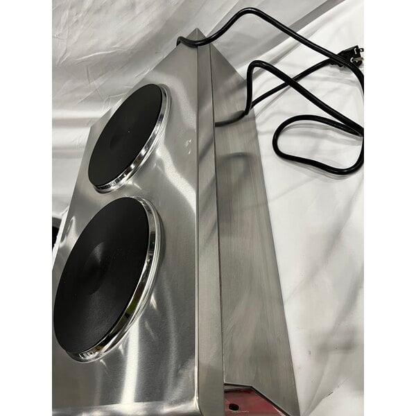 Scratch and Dent Avantco CER-200 Dual Solid French-Style Burner Countertop Electric Range - 208/240V, 2260/3600W