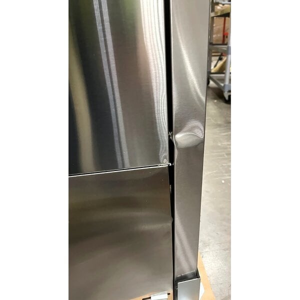 Scratch and Dent Avantco UDD-60-HC-S (2) Four Tap Kegerator Beer Dispenser - Stainless Steel, (2) 1/2 Keg Capacity