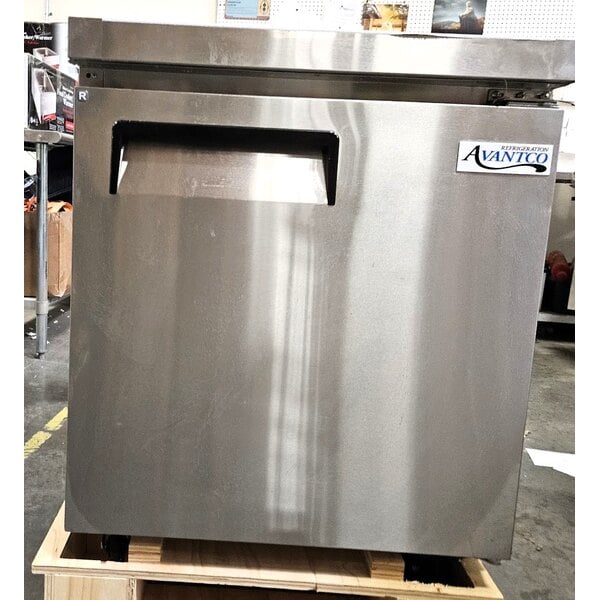 Scratch and Dent Avantco AU-27R 27" Undercounter Refrigerator