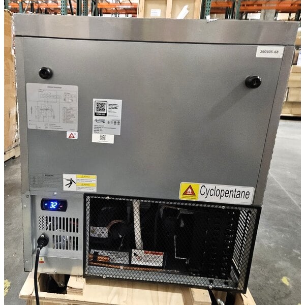 Scratch and Dent Avantco AU-27R 27" Undercounter Refrigerator